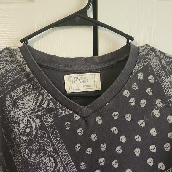 Free Planet Men's Black & Gray Short Sleeve Skull T-shirt Size Med Goth Grunge - Picture 6 of 9